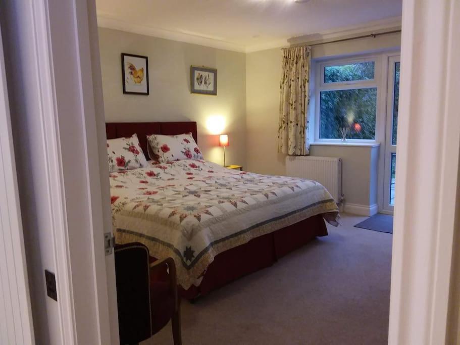 A Peaceful Annex Close To Historic East Grinstead Exterior foto