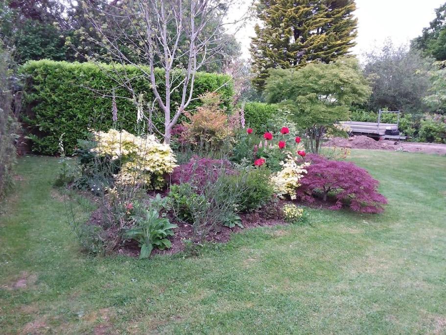 A Peaceful Annex Close To Historic East Grinstead Exterior foto