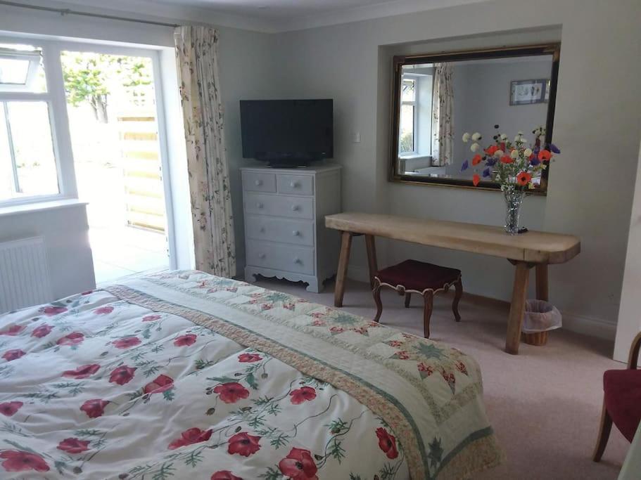 A Peaceful Annex Close To Historic East Grinstead Exterior foto