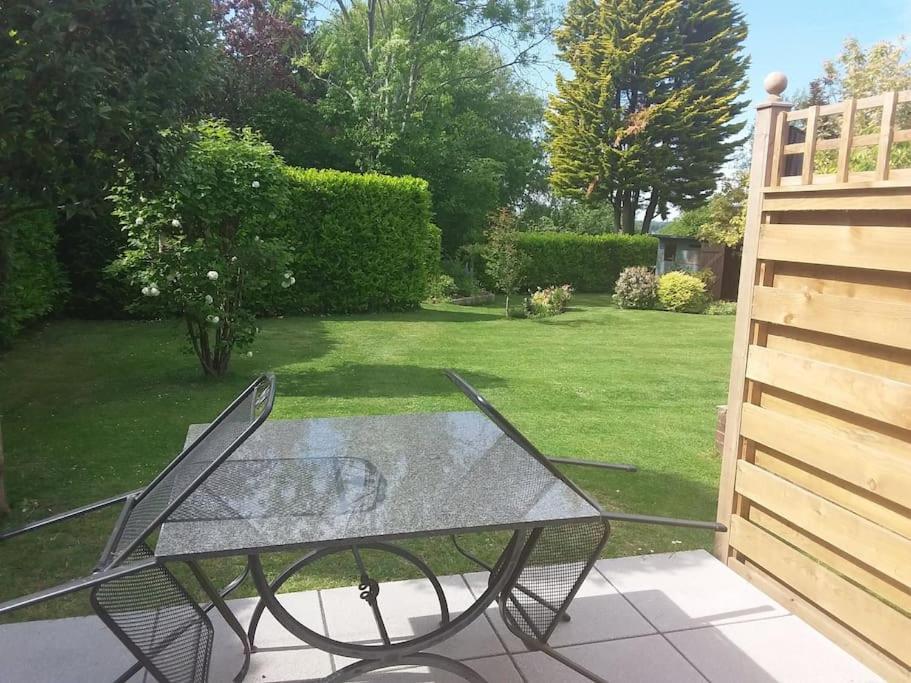 A Peaceful Annex Close To Historic East Grinstead Exterior foto